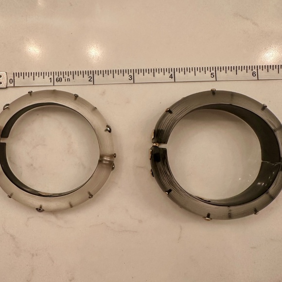 Alexis Bittar White Silver studded Lucite bracelet - Picture 6 of 9